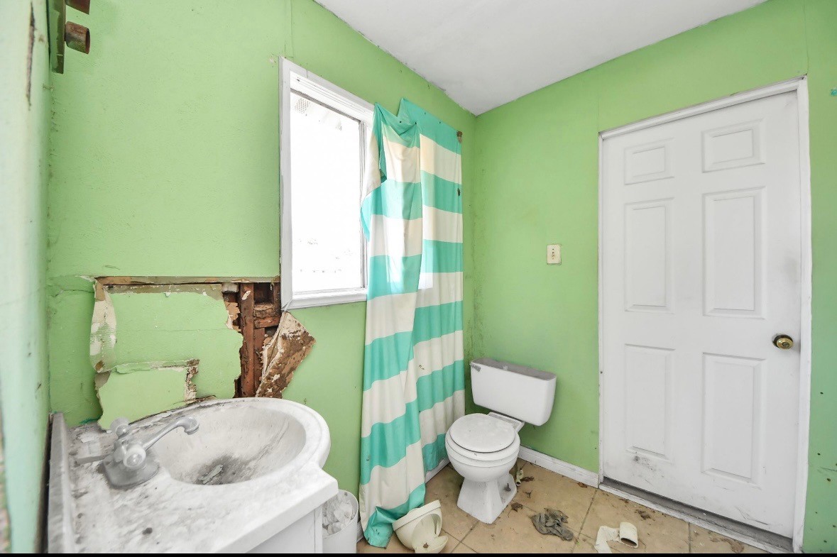 425 Genoa Red Bluff Road Houston, TX 77034 - Photo 8 of 14