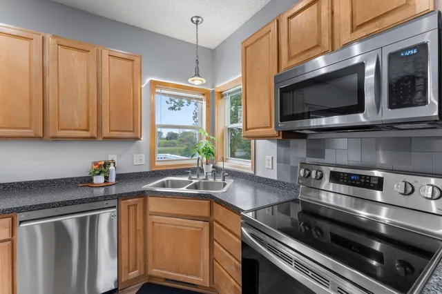 $323,500 | 305 Garfield Avenue South, Montrose, MN 55363