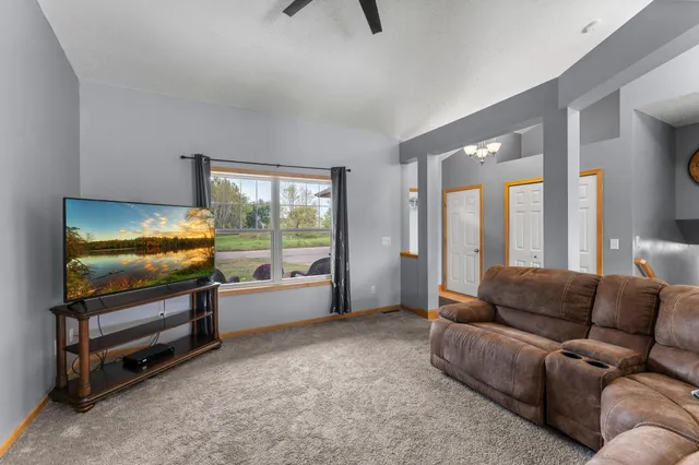 $323,500 | 305 Garfield Avenue South, Montrose, MN 55363