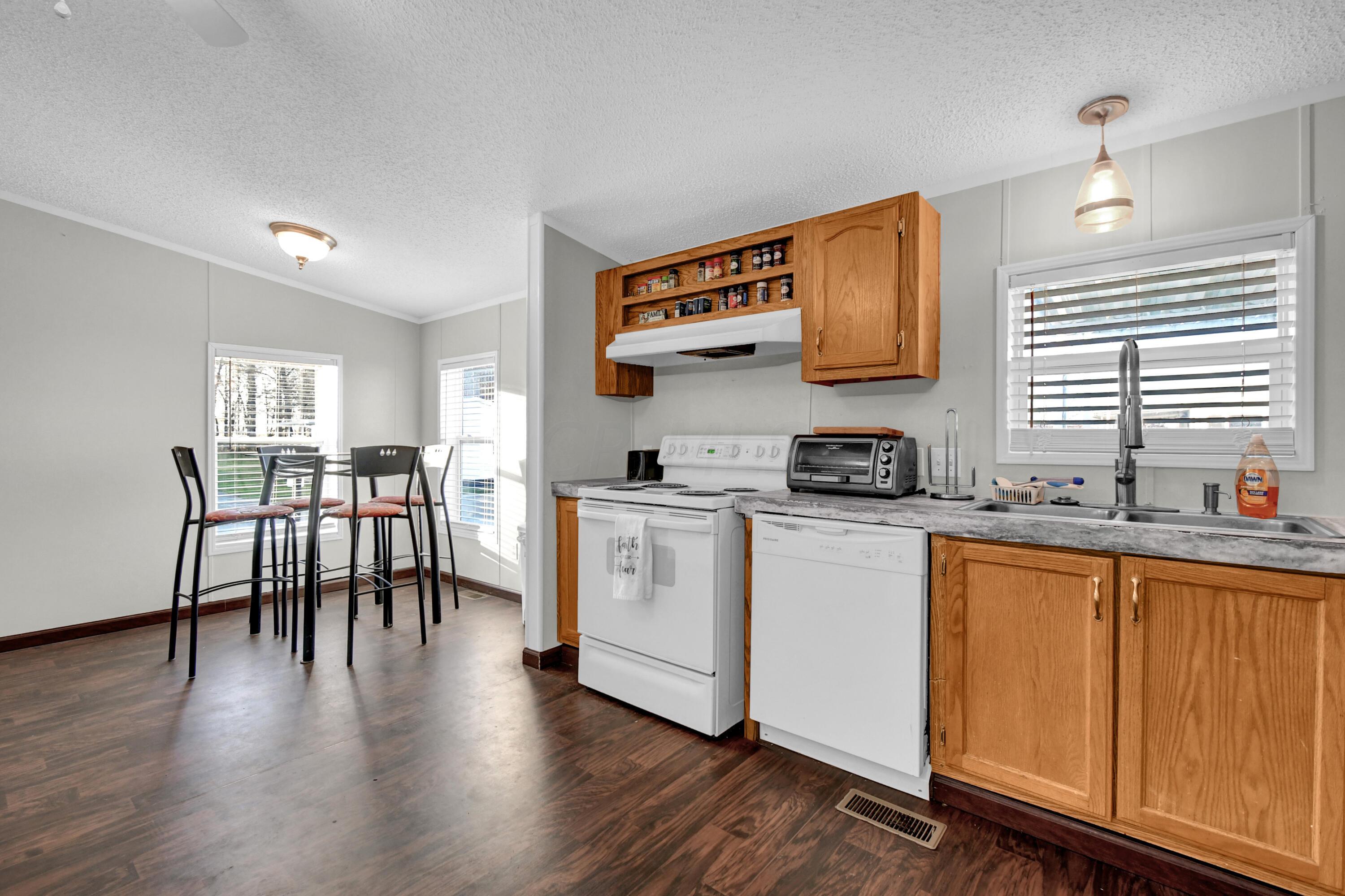 206 Rona Boulevard Pataskala, OH 43062 - Photo 4 of 28 DSC_3042
