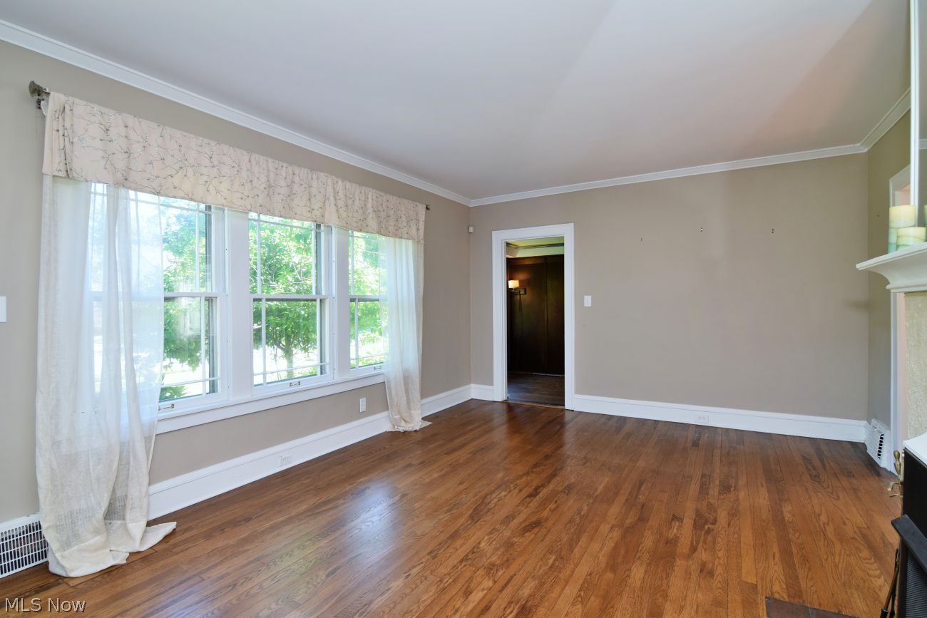3356 Clarendon Road Cleveland Heights, OH 44118 - Photo 4 of 43 Living Room