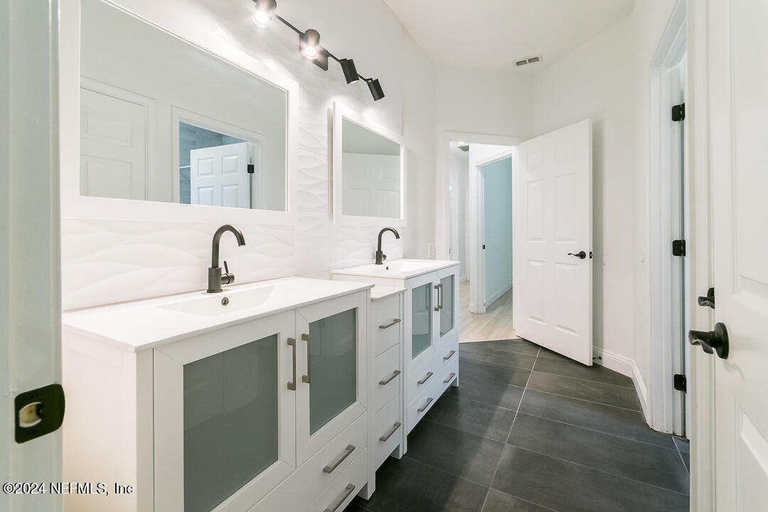 8867 Harvards Cove Court Jacksonville, FL 32256 - Photo 24 of 35 Second Bathroom
