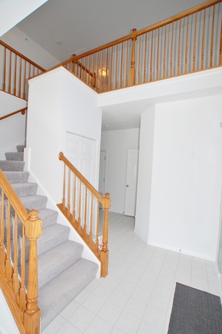 2103 Ivy Ridge Drive Hoffman Estates, IL 60192 - Photo 4 of 24