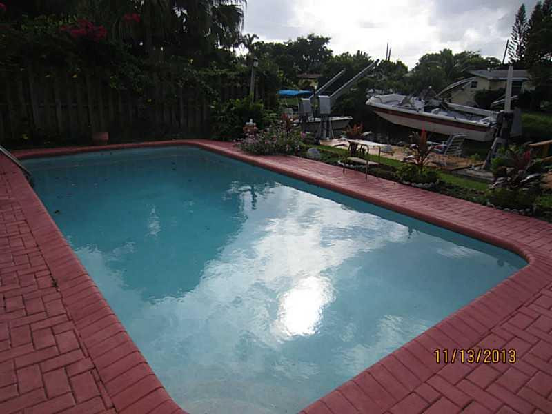 1006 North 30th Road Hollywood, FL 33021 - Photo 14 of 25 Swimming Pool/Hot Tub/Sauna