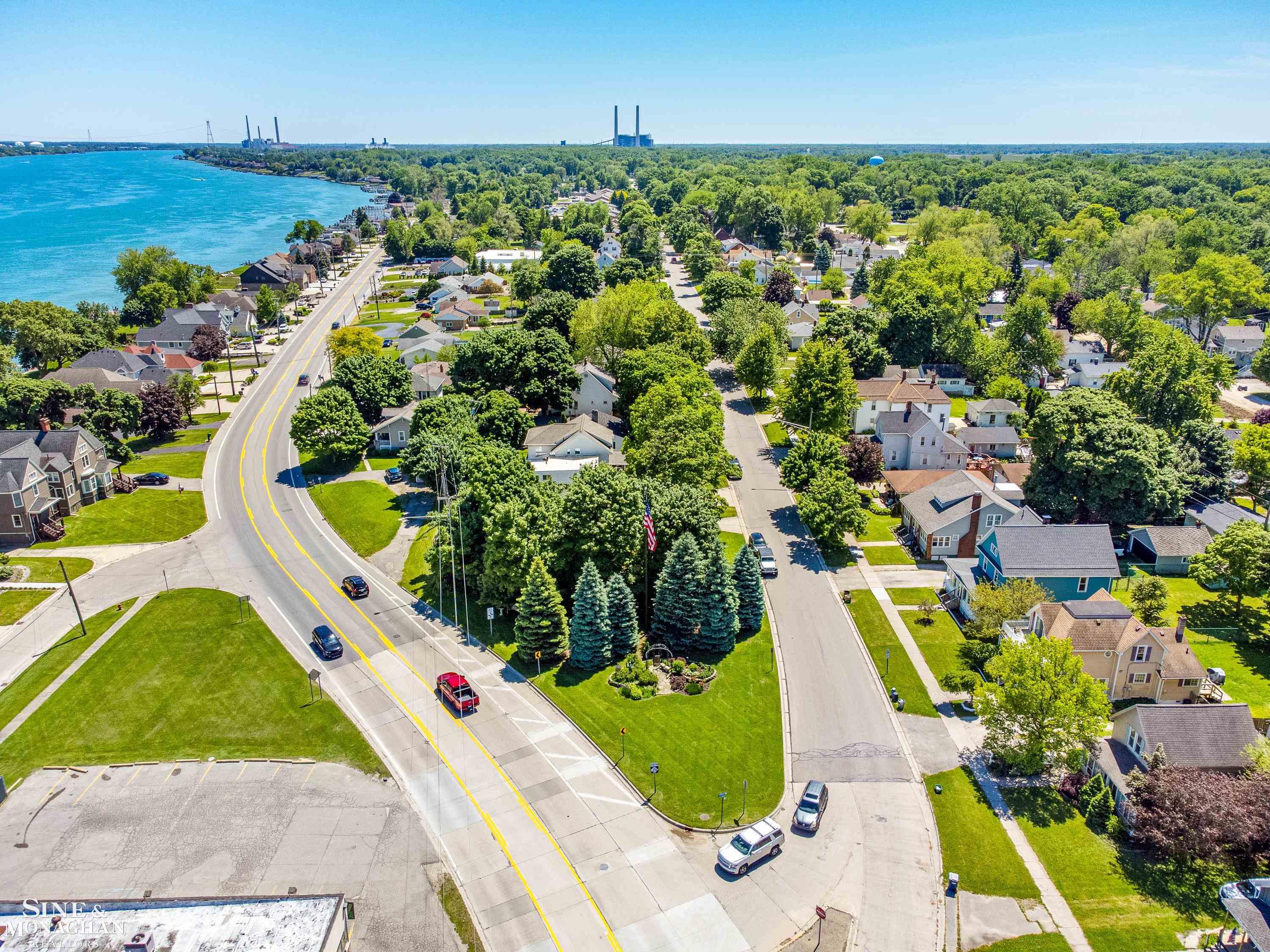 1328 South Riverside Avenue St. Clair, MI 48079 - Photo 42 of 64 50144071-90d83af1-0619-4c16-84d4-fac1a897fdb7.JPG