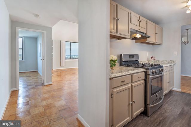 $300,000 | 4600 Duke Street, Unit 1432, Alexandria, VA 22304