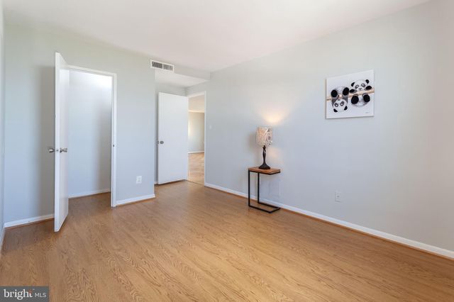 $300,000 | 4600 Duke Street, Unit 1432, Alexandria, VA 22304