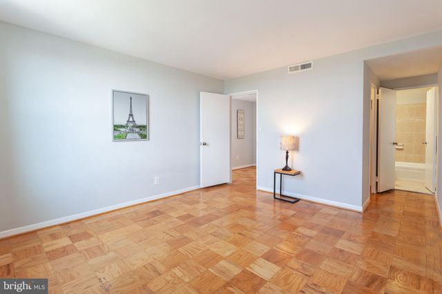 $300,000 | 4600 Duke Street, Unit 1432, Alexandria, VA 22304