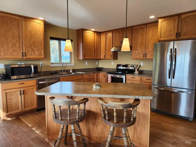 $875,000 | 1703 Little Bear Ridge Road, Troy, ID 83871