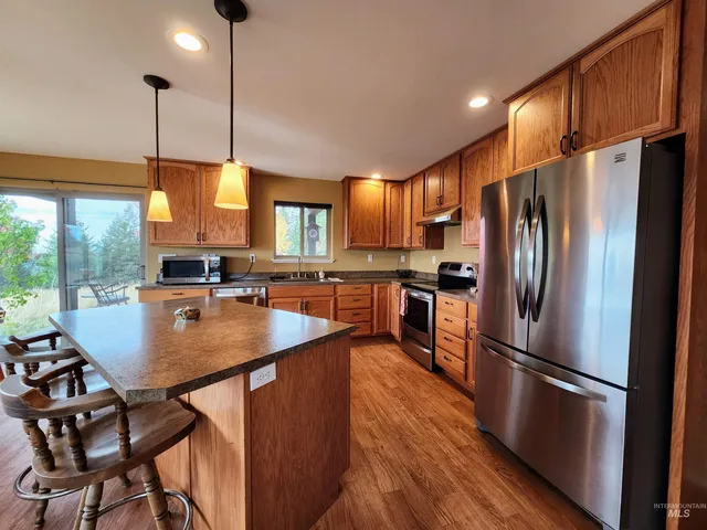 $875,000 | 1703 Little Bear Ridge Road, Troy, ID 83871