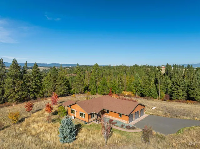 $875,000 | 1703 Little Bear Ridge Road, Troy, ID 83871