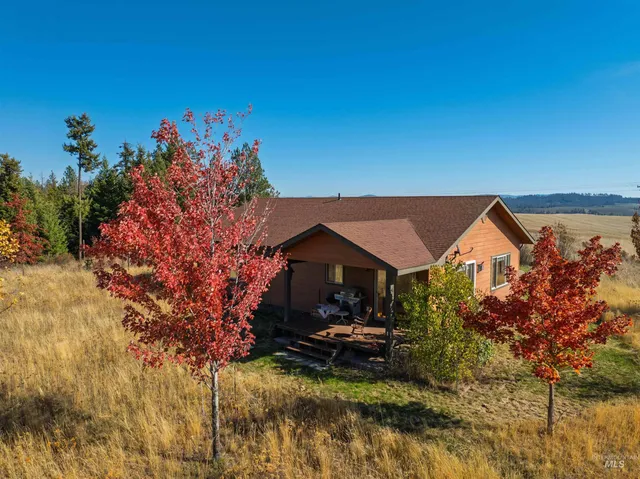 $875,000 | 1703 Little Bear Ridge Road, Troy, ID 83871