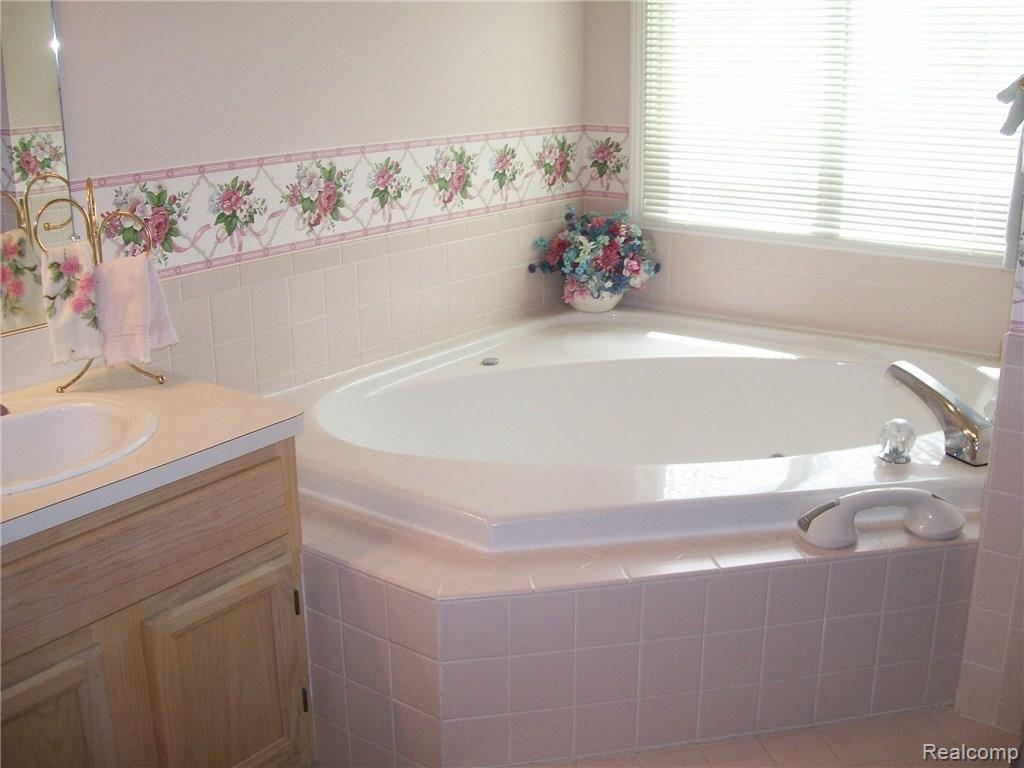3423 Fairgrove Terrace Rochester Hills, MI 48309 - Photo 10 of 26