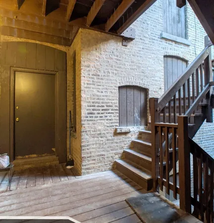 $2,695 | 2323 North Kedzie Boulevard, Unit 2, Chicago, IL 60647