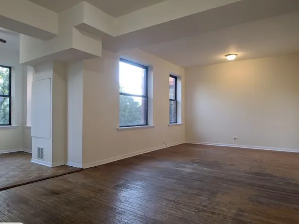 $2,695 | 2323 North Kedzie Boulevard, Unit 2, Chicago, IL 60647