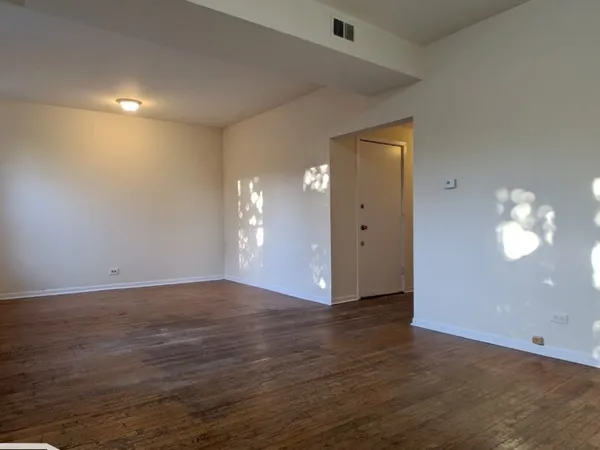 $2,695 | 2323 North Kedzie Boulevard, Unit 2, Chicago, IL 60647