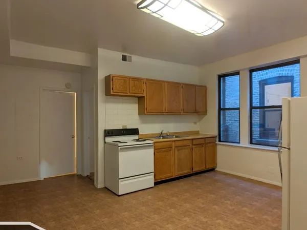 $2,695 | 2323 North Kedzie Boulevard, Unit 2, Chicago, IL 60647