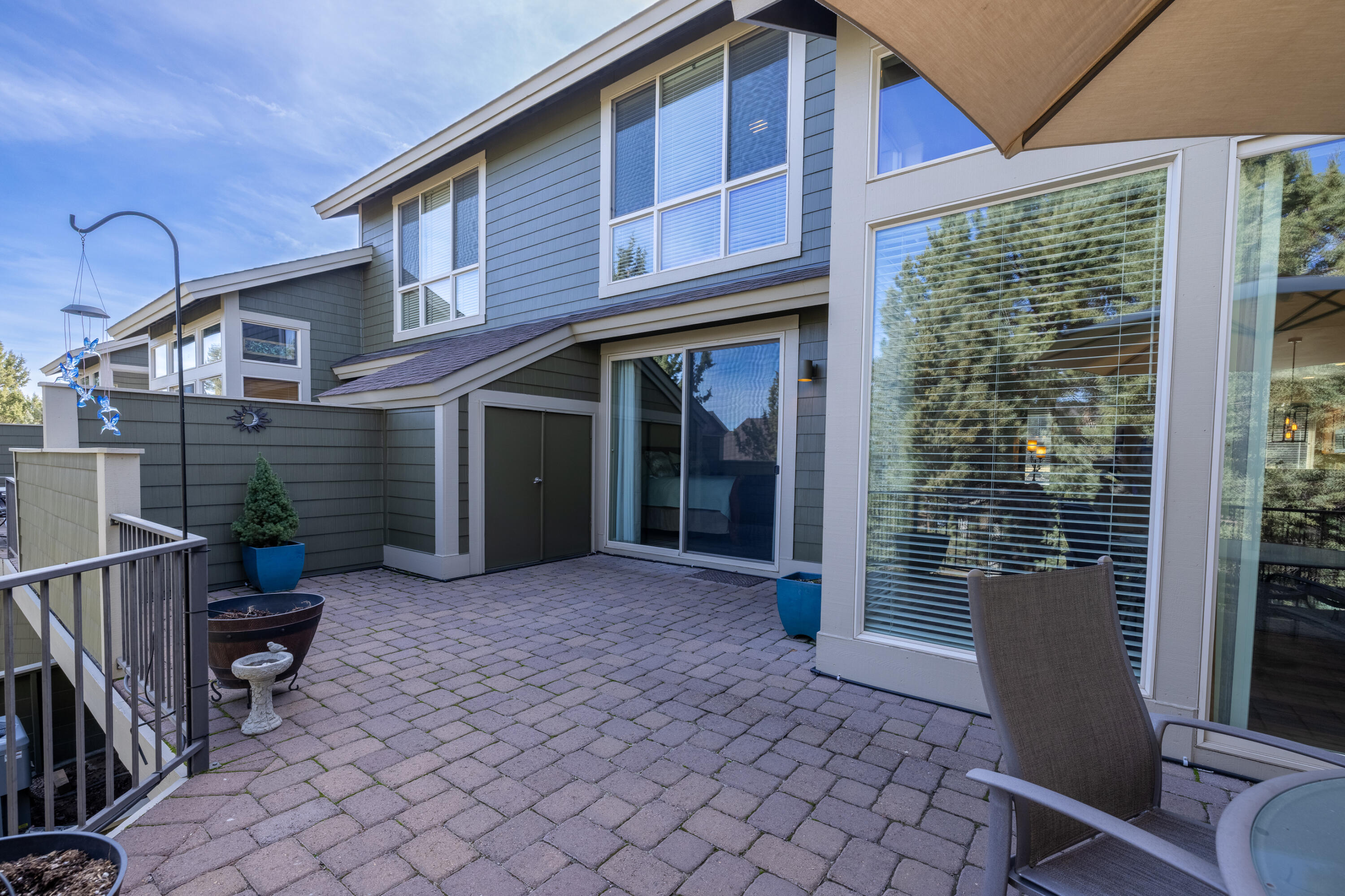 10674 Village Loop Redmond, OR 97756 - Photo 26 of 28 Back Patio