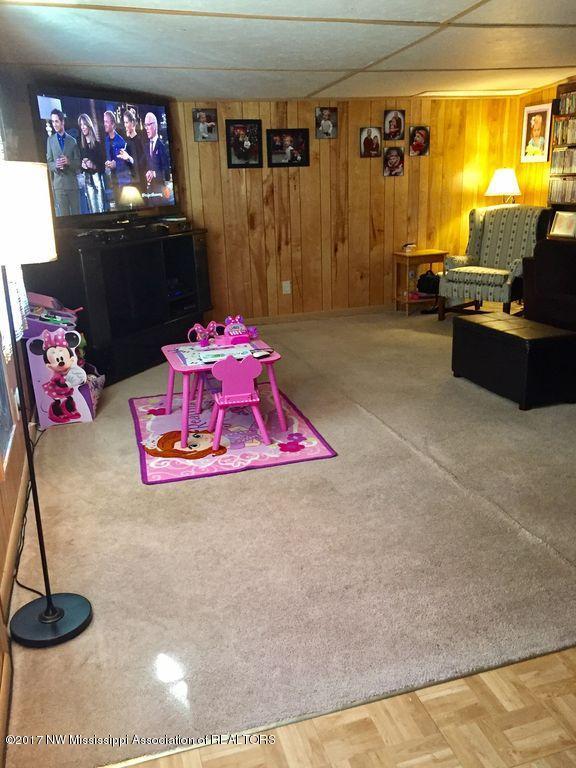 25 HOWARD - FAMILY ROOM 3