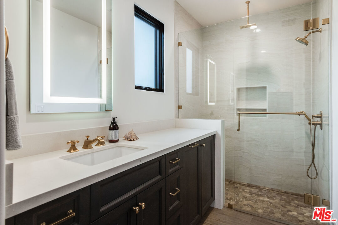 6390 Riggs Place Los Angeles, CA 90045 - Photo 12 of 26