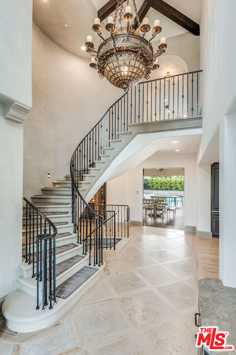 6390 Riggs Place Los Angeles, CA 90045 - Photo 2 of 26