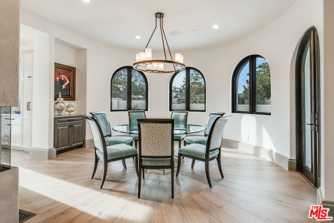 6390 Riggs Place Los Angeles, CA 90045 - Photo 4 of 26