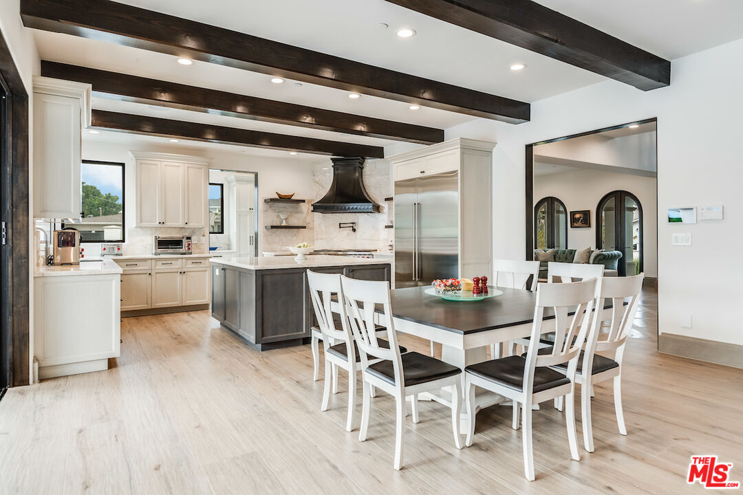 6390 Riggs Place Los Angeles, CA 90045 - Photo 6 of 26