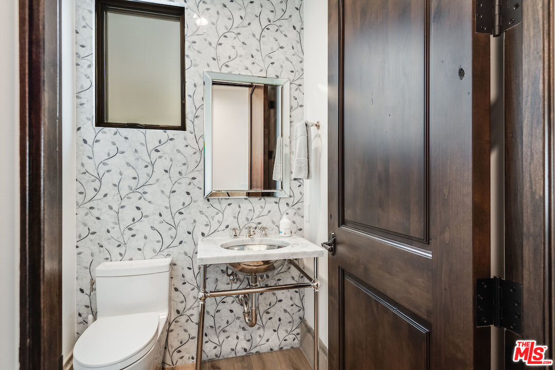 6390 Riggs Place Los Angeles, CA 90045 - Photo 8 of 26