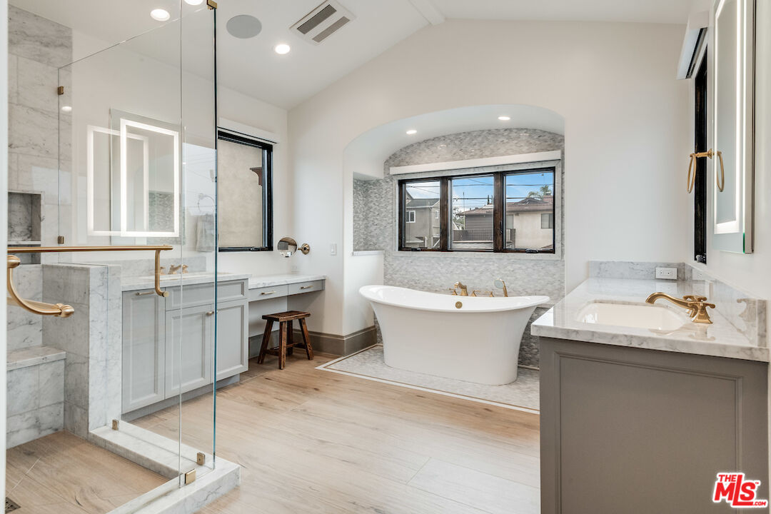 6390 Riggs Place Los Angeles, CA 90045 - Photo 10 of 26