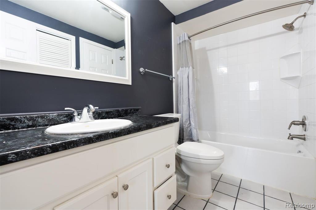 388 Willow Grove Lane Rochester Hills, MI 48307 - Photo 13 of 19