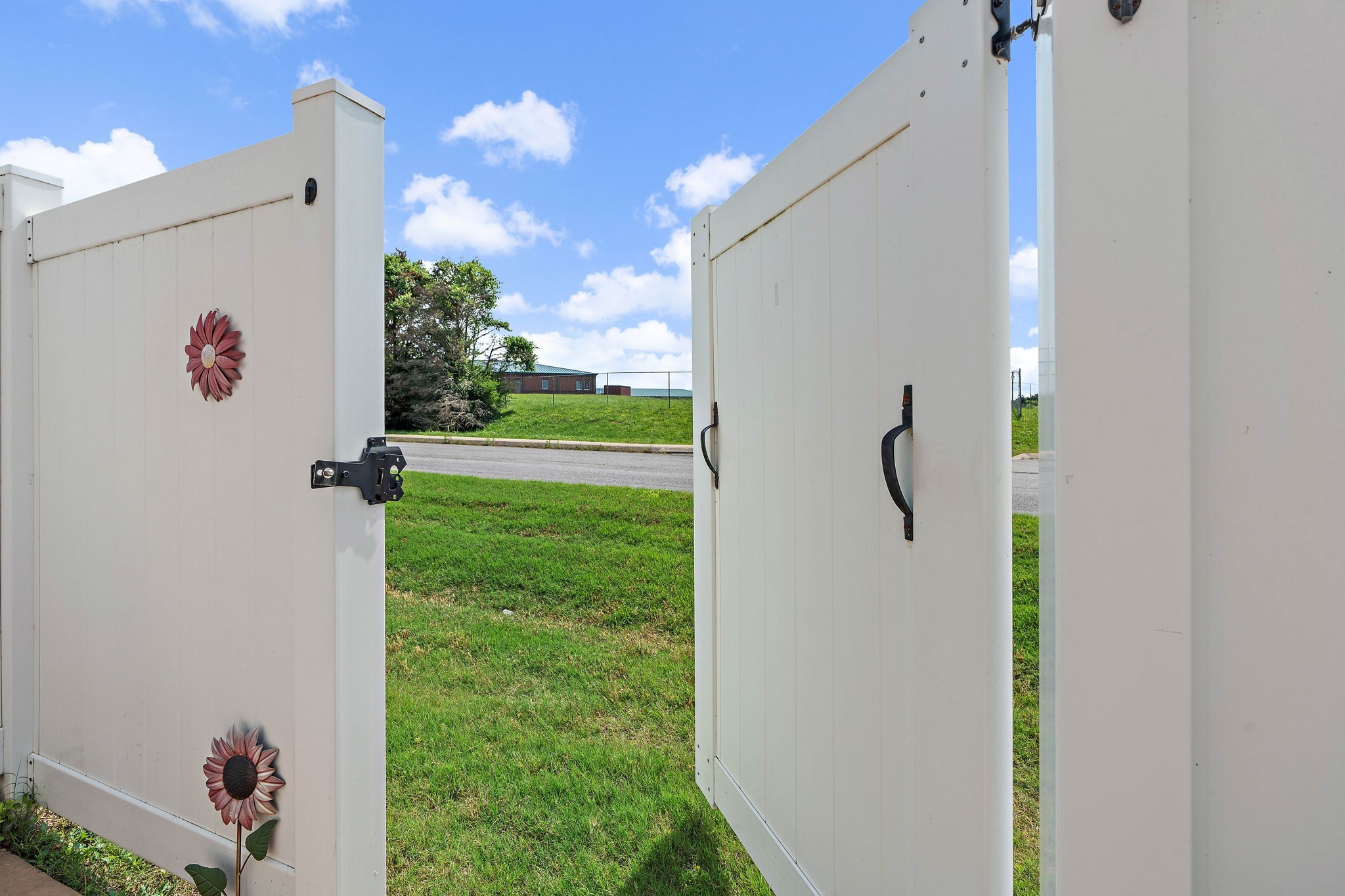 1071 Muna Court Spring Hill, TN 37174 - Photo 34 of 50 a view of a bathroom with shower and window