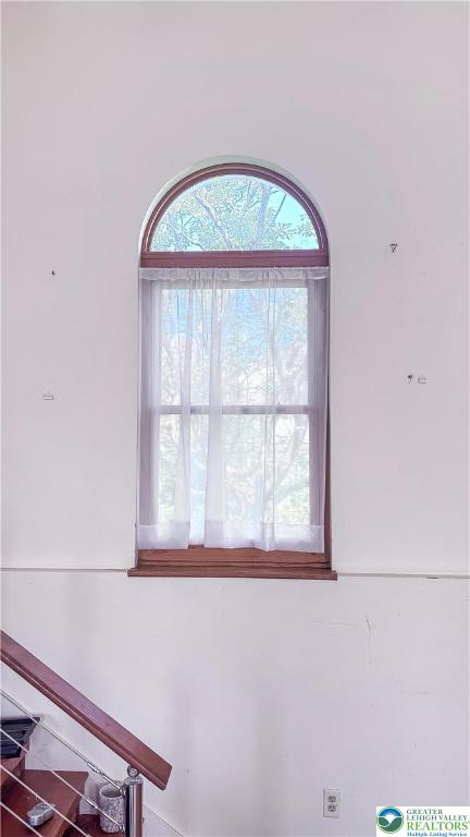 608 McKinley Street Hazleton, PA 18201 - Photo 24 of 59 an empty room with a window
