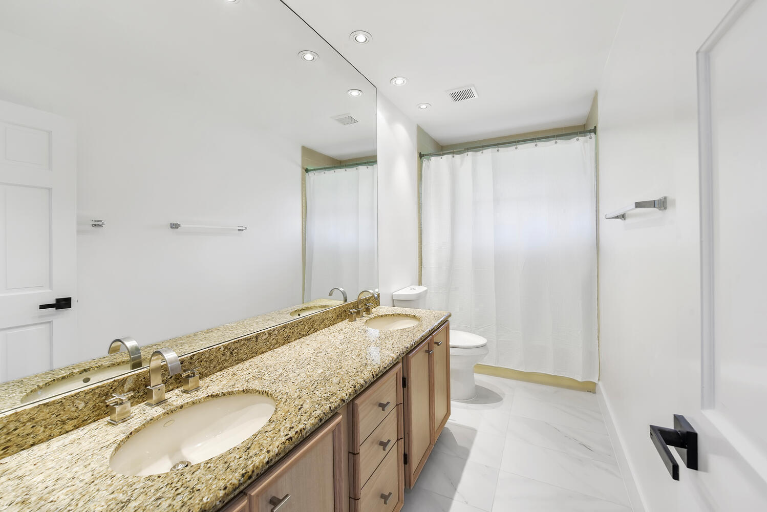 3185 St James Drive Boca Raton, FL 33434 - Photo 27 of 41 31.Bathroom3