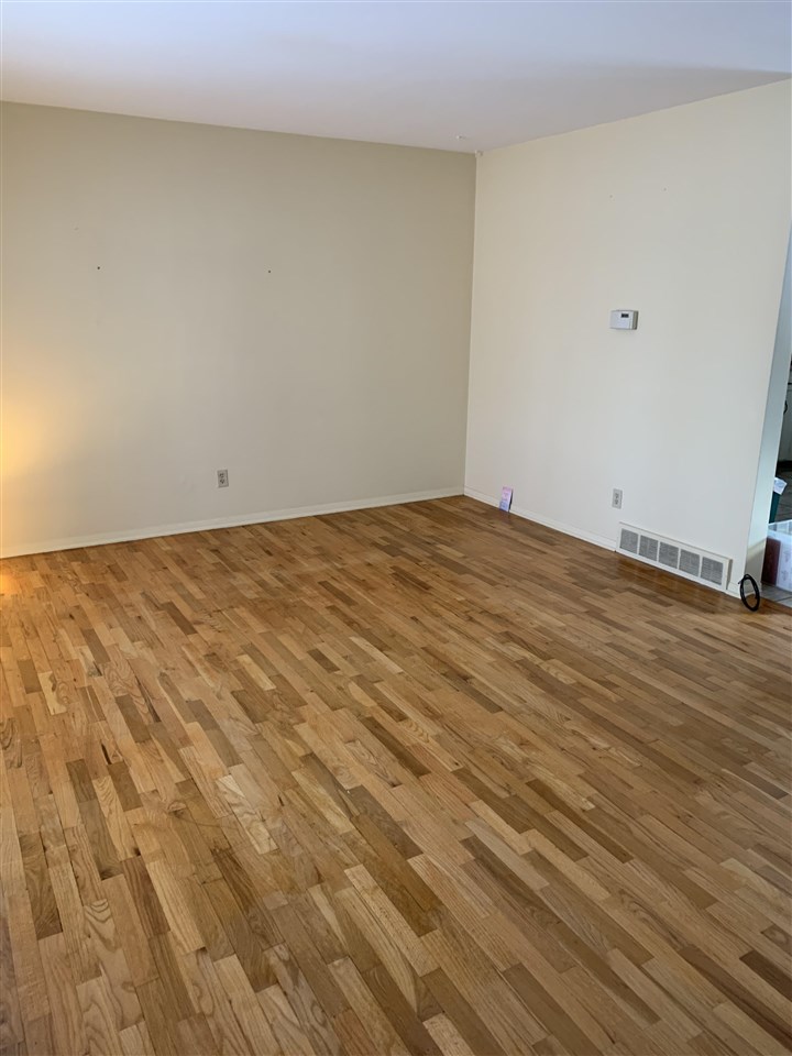 1437 Williamsburg Road Flint, MI 48507 - Photo 5 of 19 Gallery Image 5