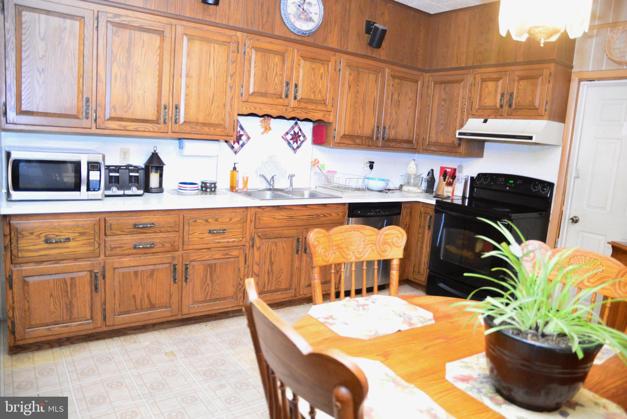 27 East 2nd Avenue Lititz, PA 17543 - Photo 3 of 12 Gallery Image 3