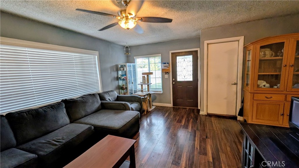 417 West Pear Street Compton, CA 90222 - Photo 4 of 12