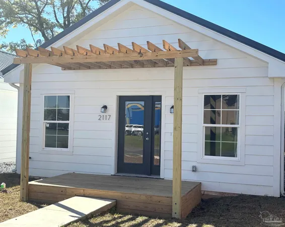 $2,100 | 2117 West Jackson Street, Pensacola, FL 32505