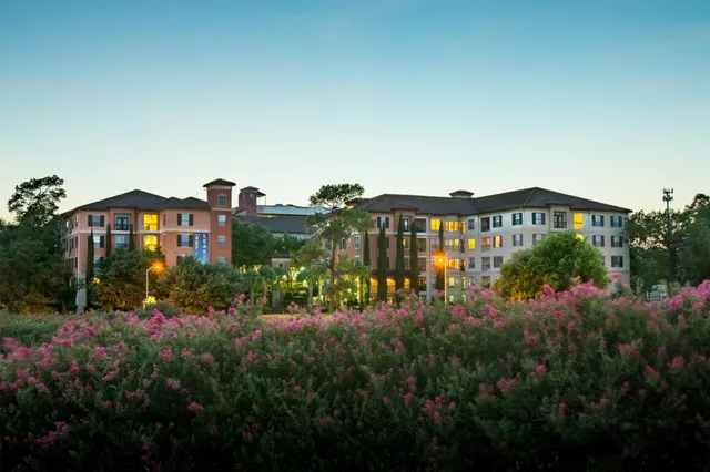 $2,115 | 320 Jackson Hill Street, Unit 375, Houston, TX 77007