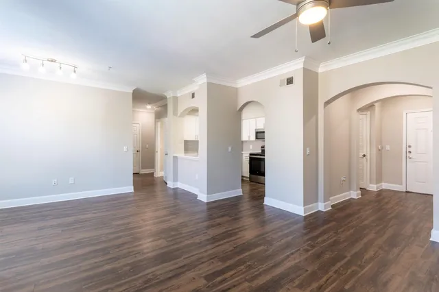$2,115 | 320 Jackson Hill Street, Unit 375, Houston, TX 77007