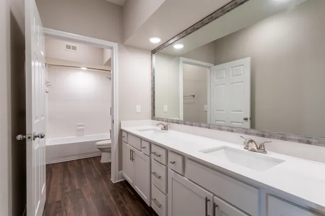 $2,115 | 320 Jackson Hill Street, Unit 375, Houston, TX 77007