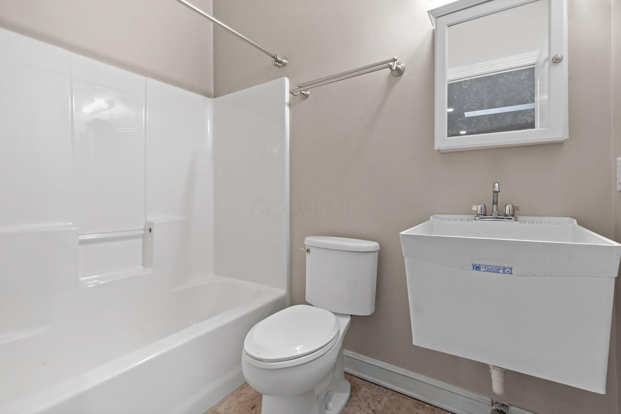 6999 Red Bank Road Galena, OH 43021 - Photo 59 of 72 Garage Full Bathroom