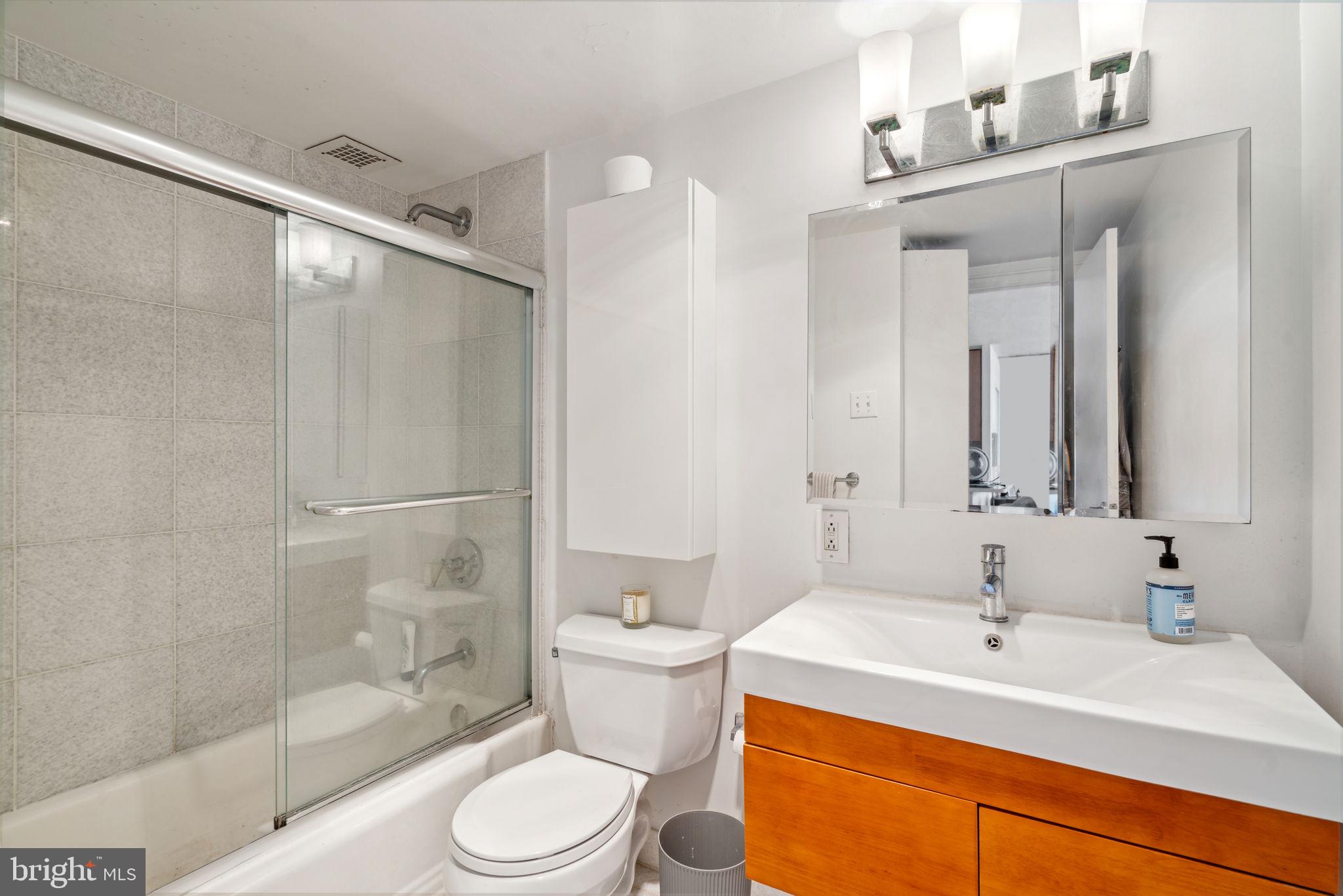 224 West Rittenhouse Square, Unit 1914 Philadelphia, PA 19103 - Photo 15 of 27