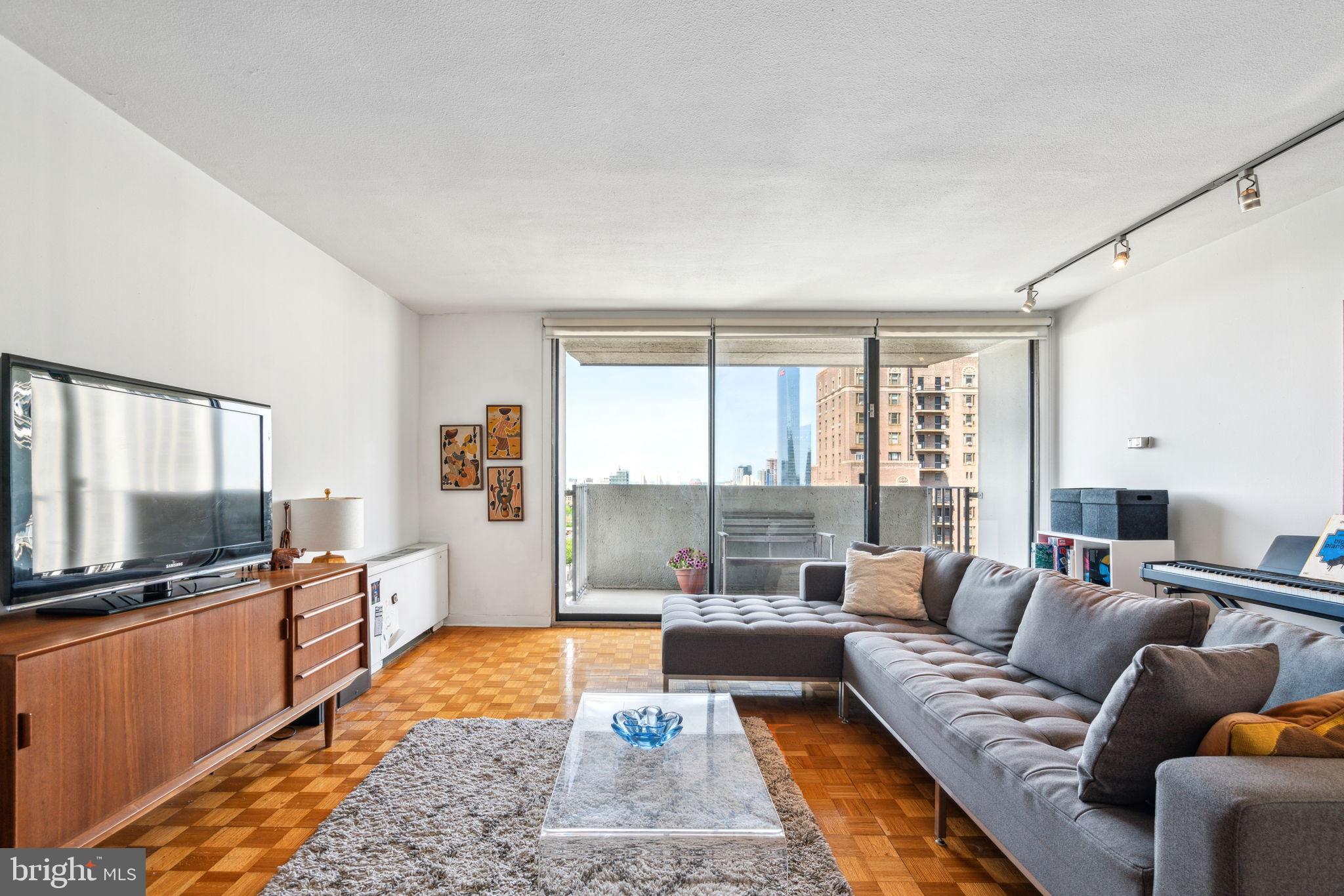 224 West Rittenhouse Square, Unit 1914 Philadelphia, PA 19103 - Photo 4 of 27