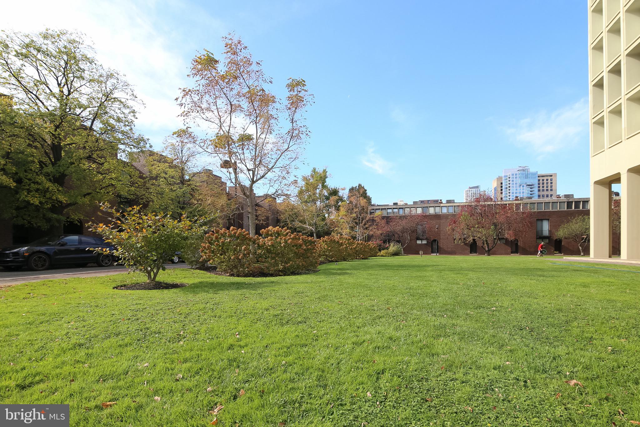 210 Locust Street, Unit 8F Philadelphia, PA 19106 - Photo 17 of 19