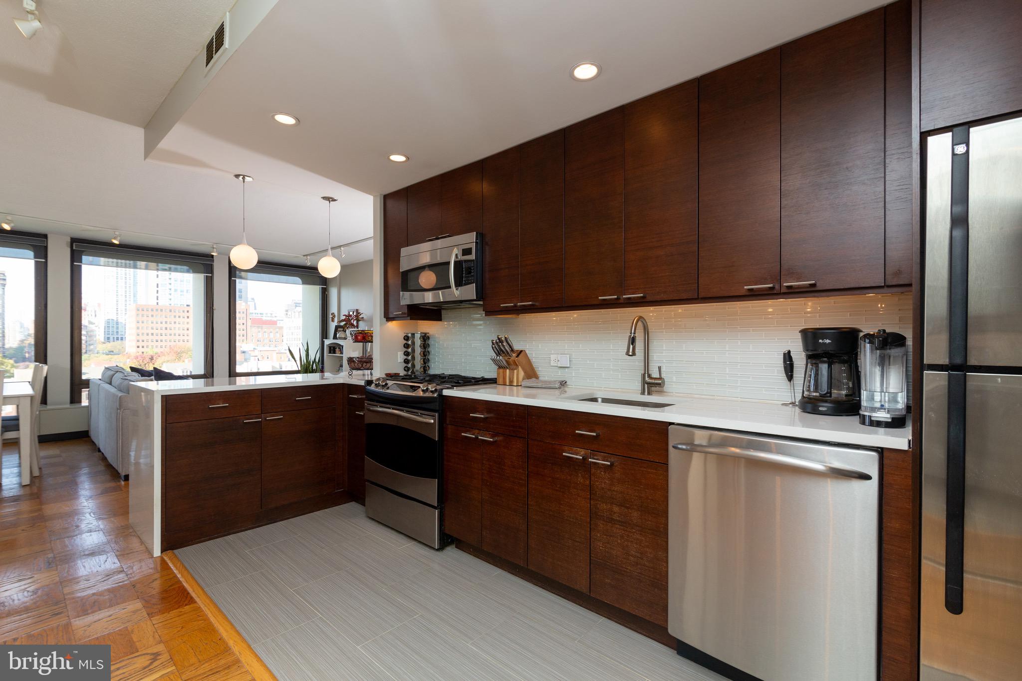 210 Locust Street, Unit 8F Philadelphia, PA 19106 - Photo 3 of 19