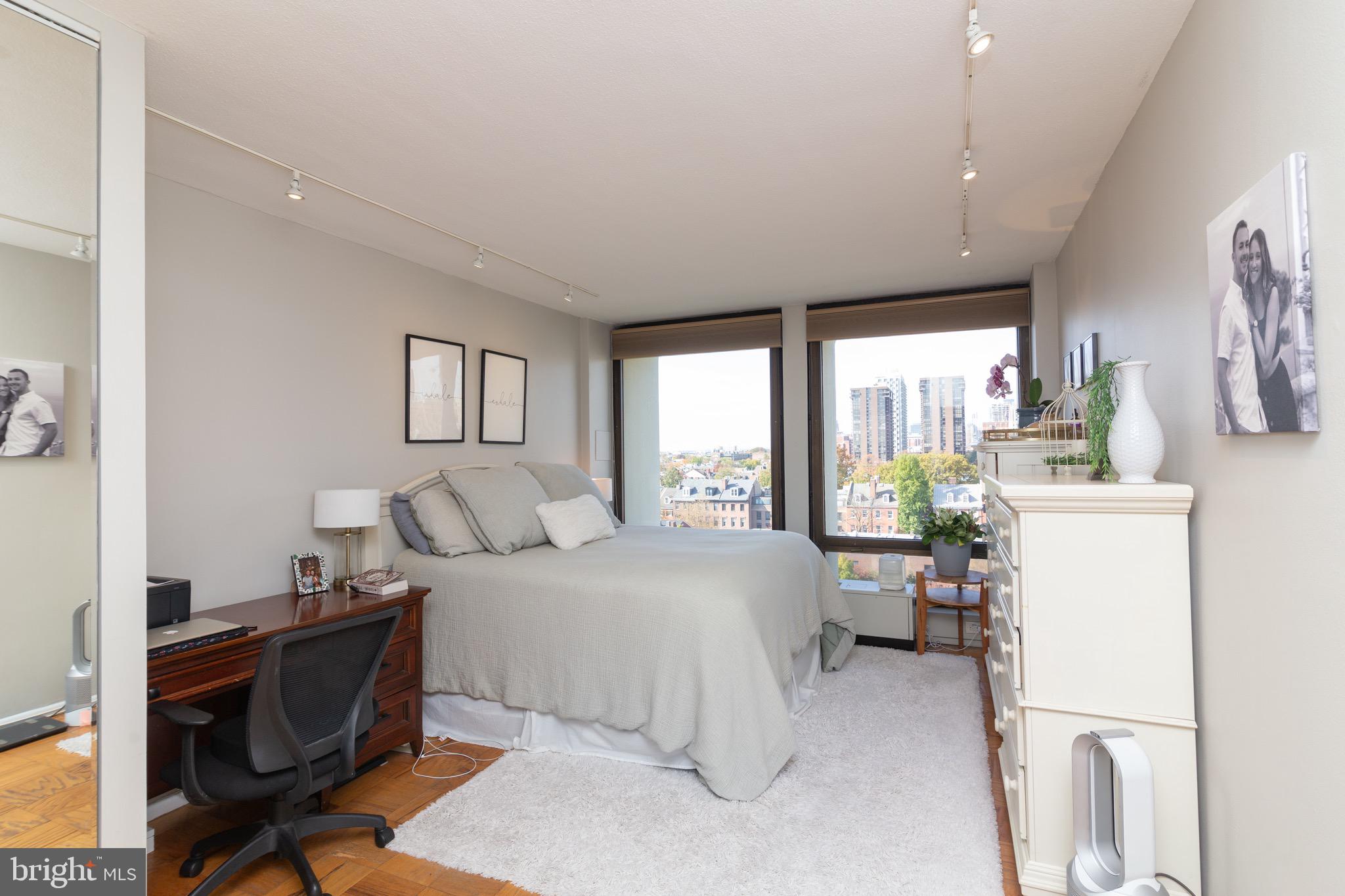 210 Locust Street, Unit 8F Philadelphia, PA 19106 - Photo 9 of 19