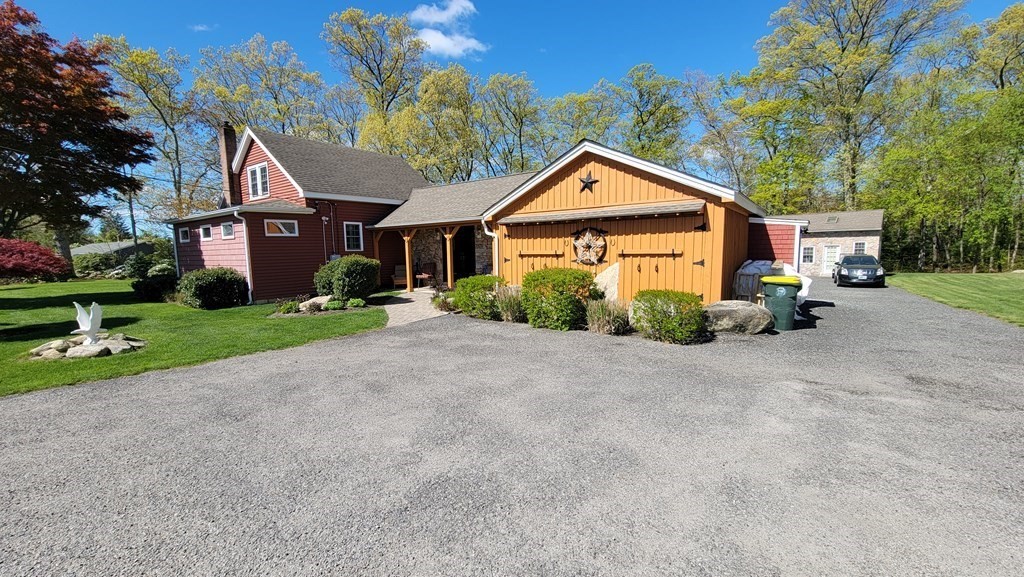 30 Harris Road Smithfield, RI 02917 - Photo 4 of 35 Gallery Image 4