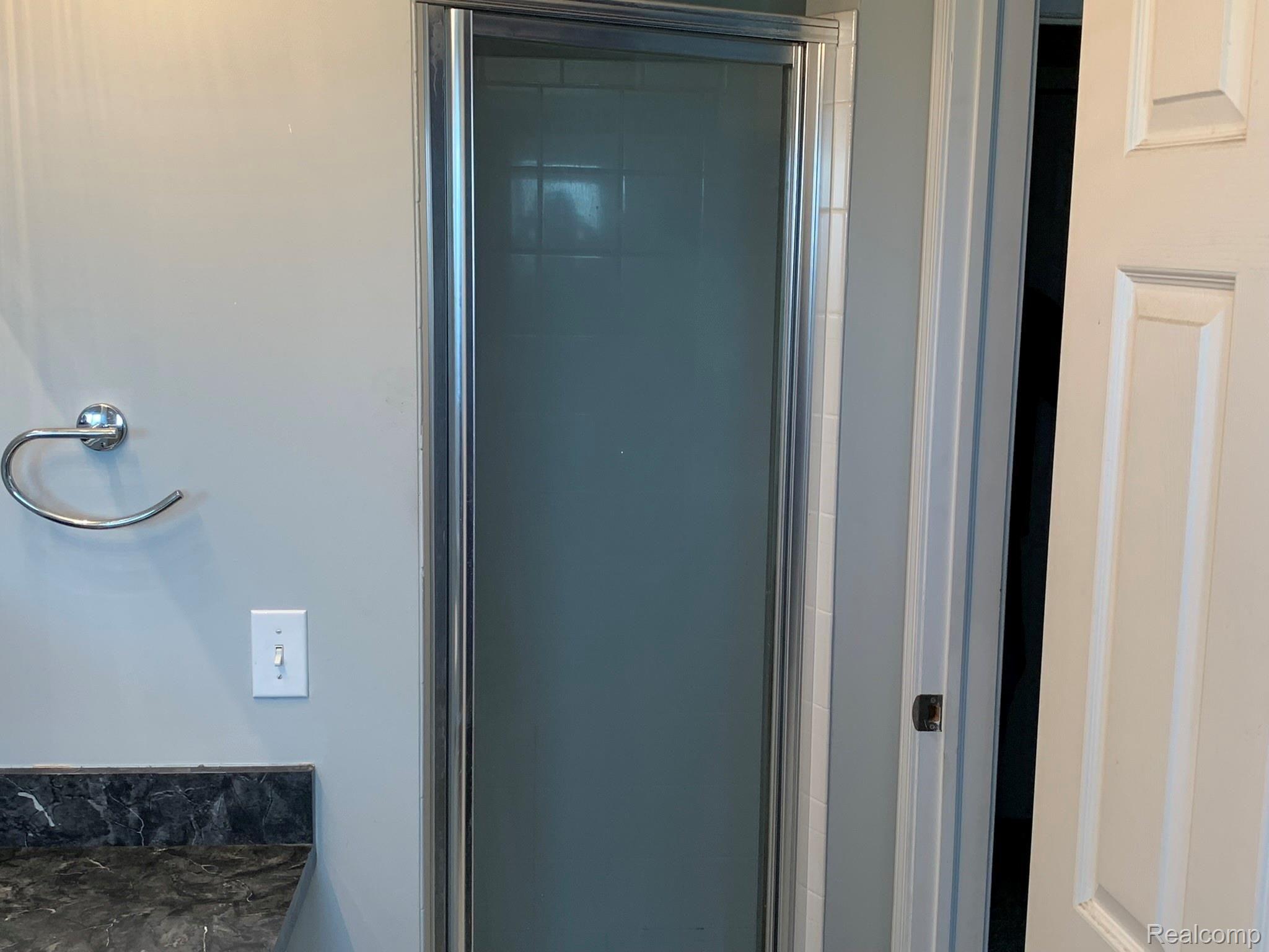 3192 Range Road Port Huron, MI 48060 - Photo 17 of 24 Master Bath Extra View