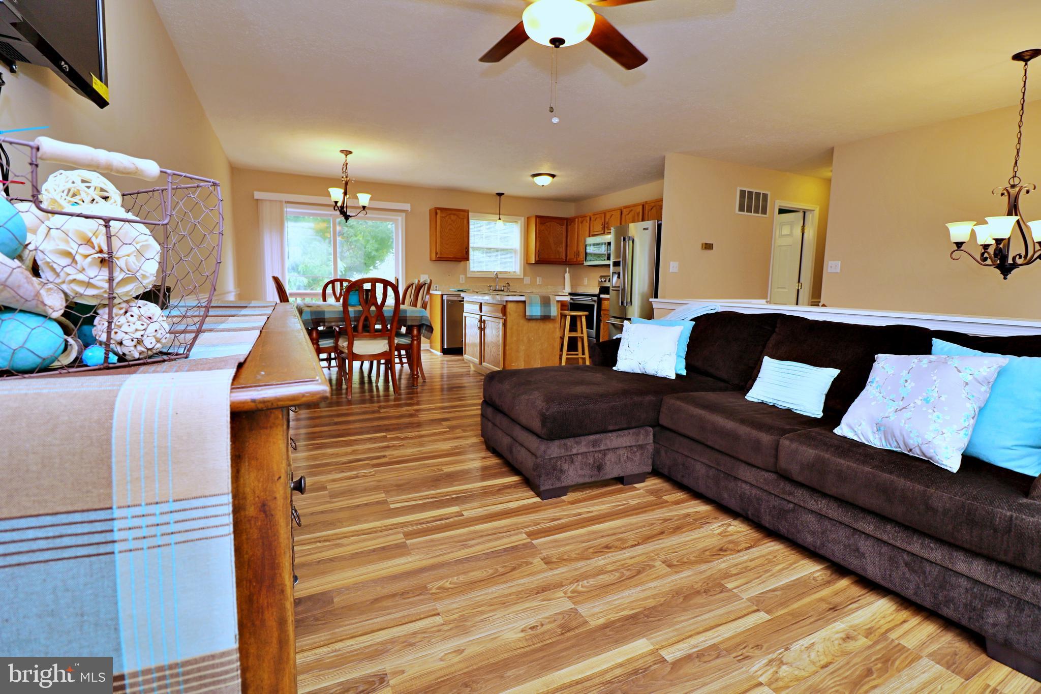 114 Michelle Drive Ranson, WV 25438 - Photo 3 of 21 Living Room