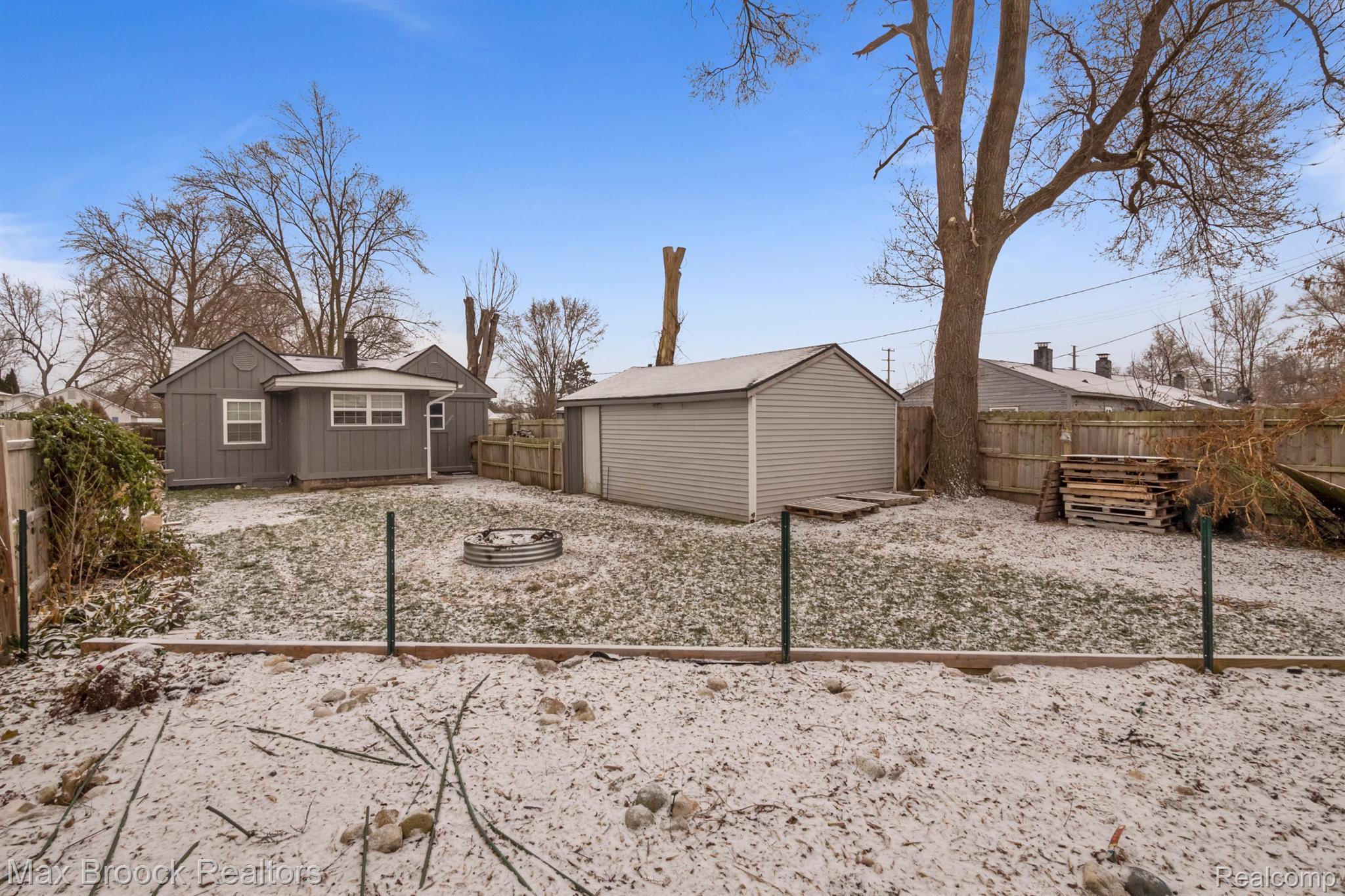 22025 Springbrook Avenue Farmington, MI 48336 - Photo 8 of 24 Gallery Image 8